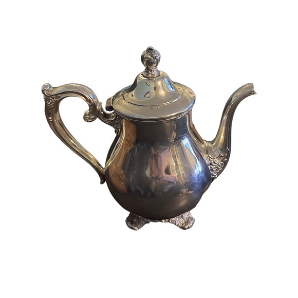 Vintage Wm. Rogers & Son Silverplate Teapot - Picture 2 of 12